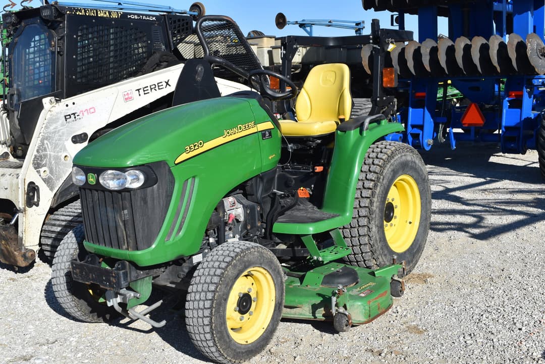 Image of John Deere 3320 Primary image