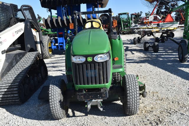 Image of John Deere 3320 equipment image 1