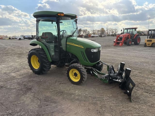 Image of John Deere 3320 equipment image 4