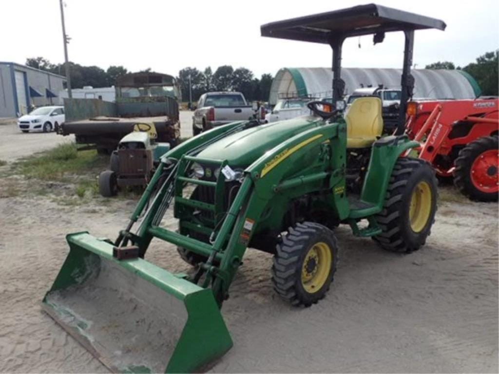Main image John Deere 3320