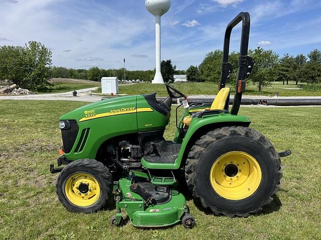 Image of John Deere 3320 equipment image 1
