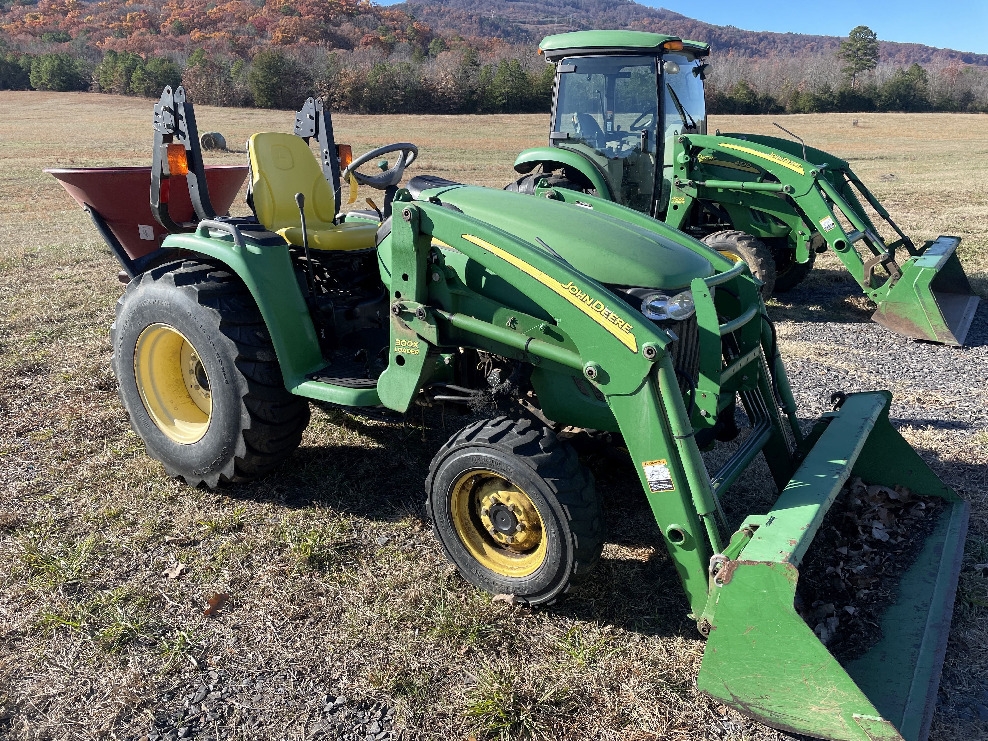 Main image John Deere 3320