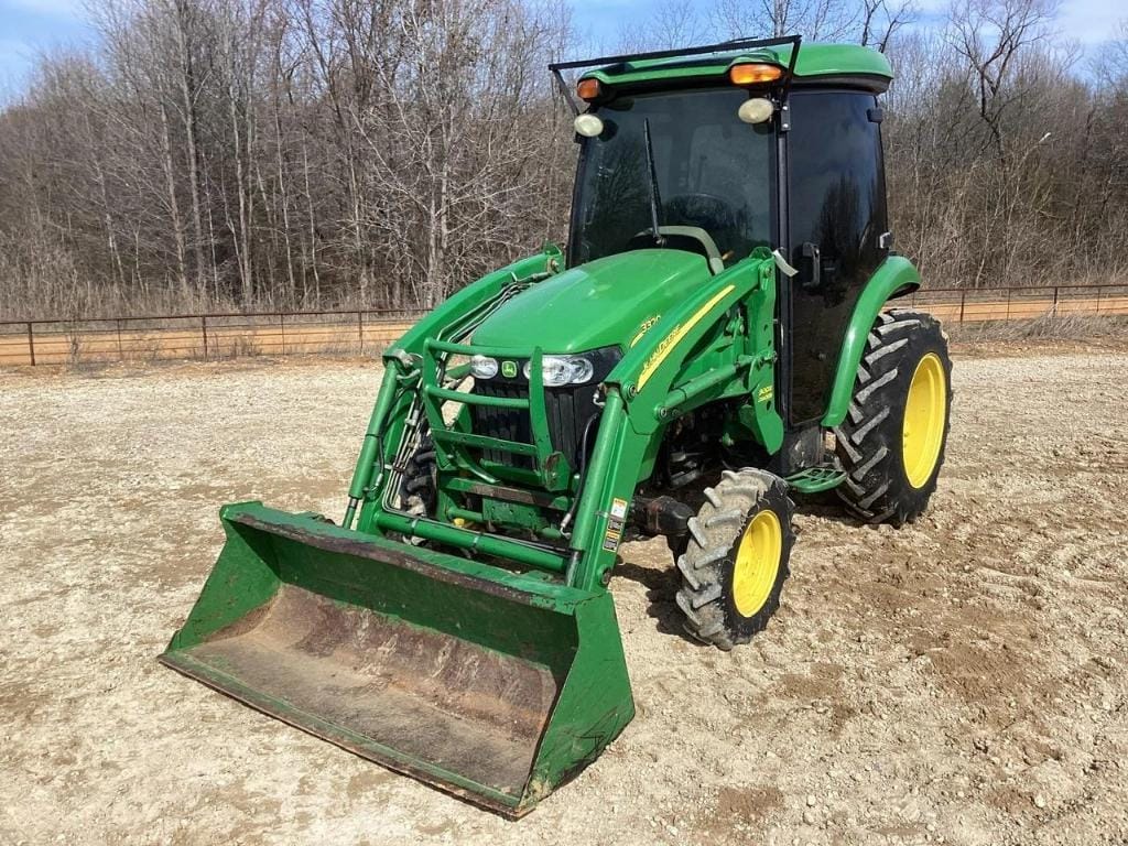 Main image John Deere 3320
