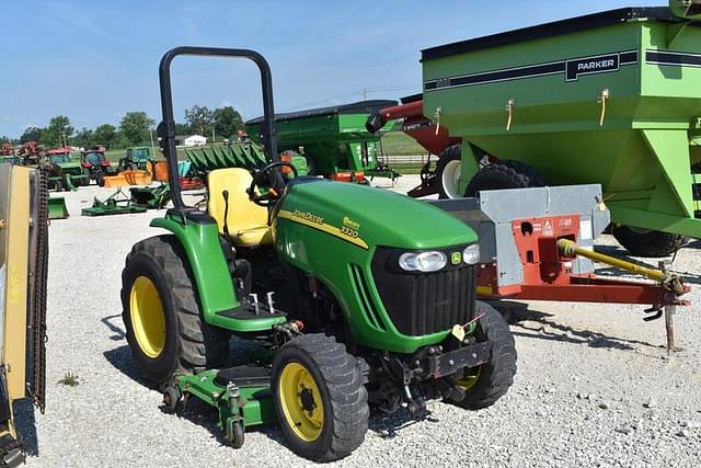 Image of John Deere 3320 equipment image 2
