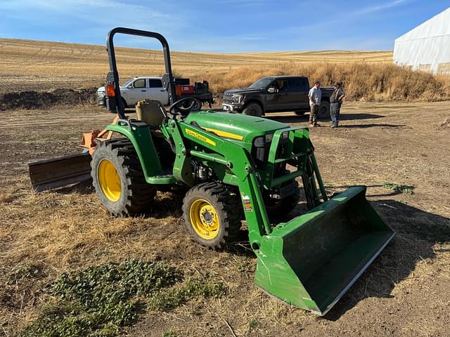 Image of John Deere 3320 equipment image 3