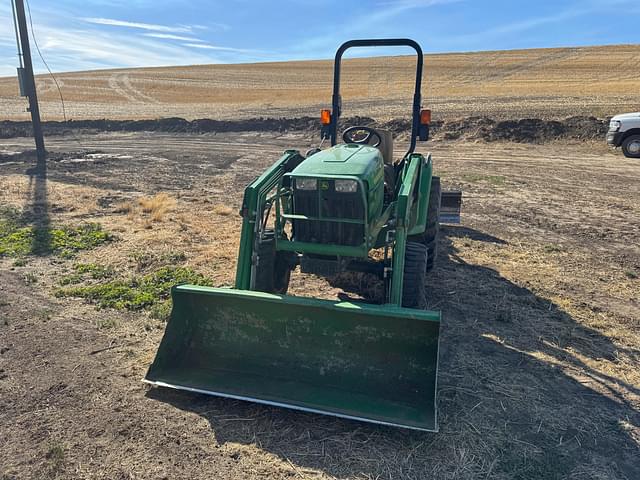 Image of John Deere 3320 equipment image 4