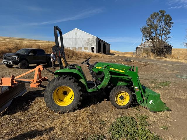 Image of John Deere 3320 equipment image 2