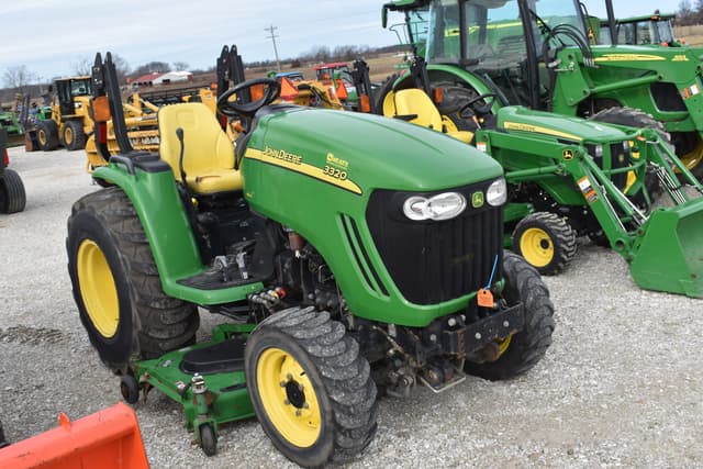 Image of John Deere 3320 equipment image 2