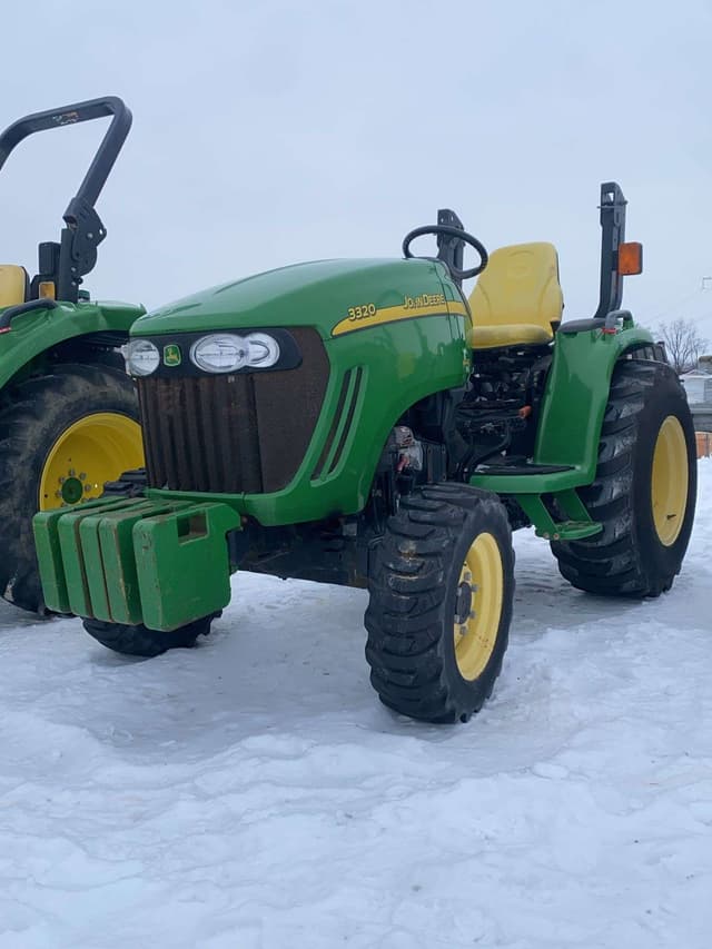 Image of John Deere 3320 equipment image 3