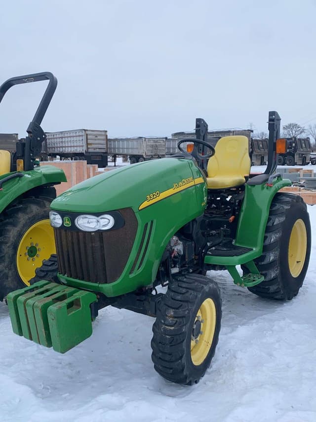 Image of John Deere 3320 equipment image 2