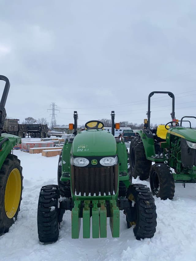 Image of John Deere 3320 equipment image 4