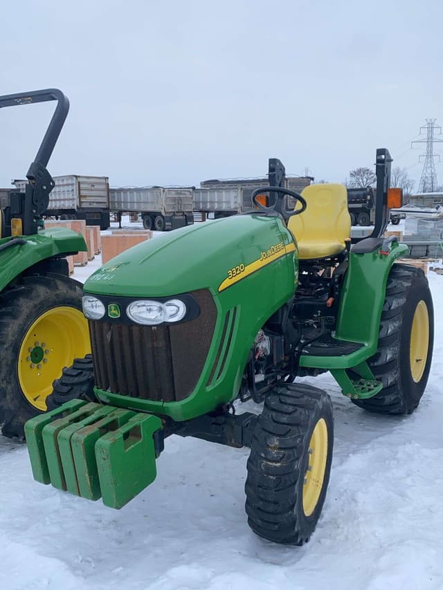 Image of John Deere 3320 equipment image 1