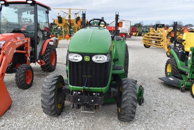 Image of John Deere 3320 equipment image 1