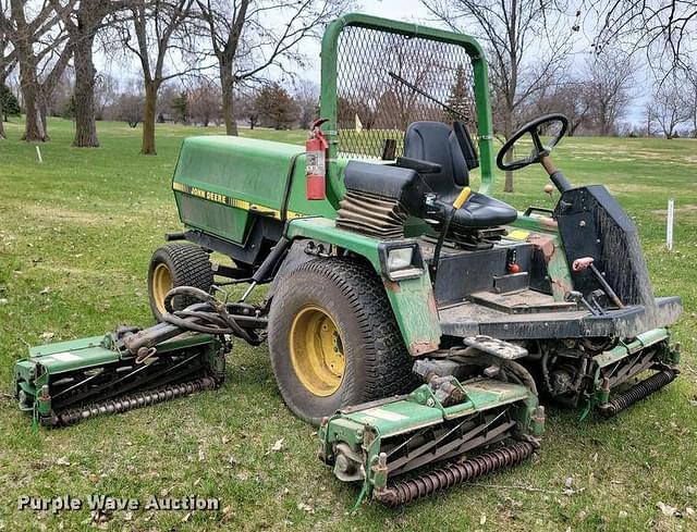 Image of John Deere 3325 equipment image 2