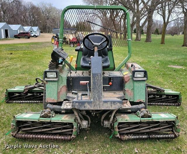 Image of John Deere 3325 equipment image 1
