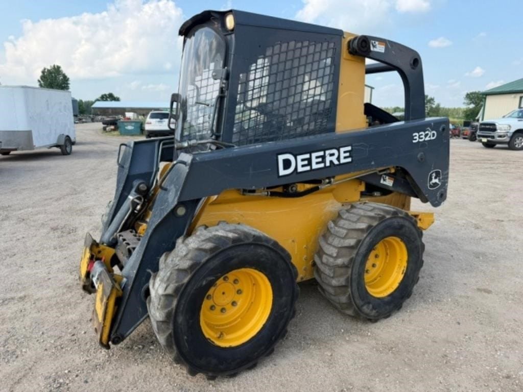 John Deere 332D Equipment Image0