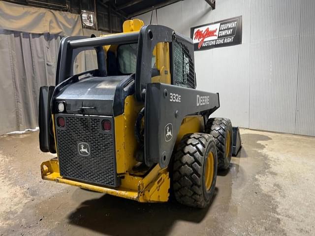 Image of John Deere 332E equipment image 4