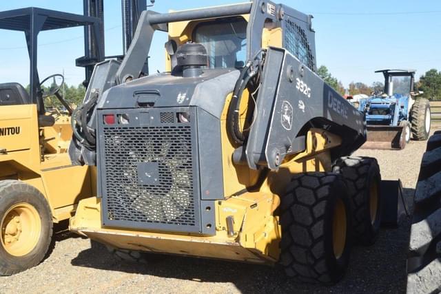 Image of John Deere 332G equipment image 2