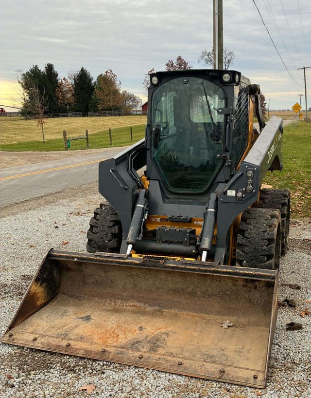 Image of John Deere 332G equipment image 3