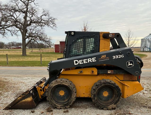 Image of John Deere 332G equipment image 1