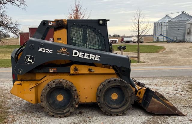 Image of John Deere 332G equipment image 2