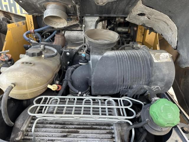 Image of John Deere 332G equipment image 2