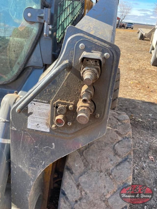 Image of John Deere 332G equipment image 3