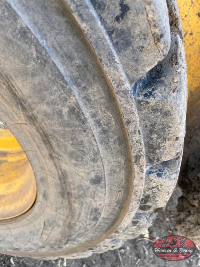 Image of John Deere 332G equipment image 1