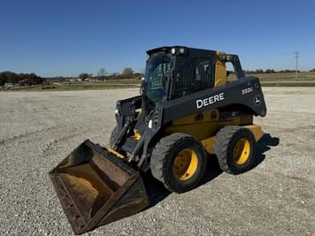 Main image John Deere 332G