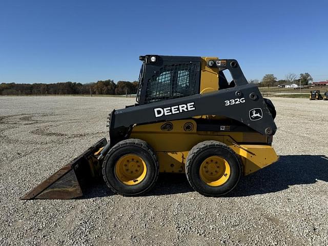 Image of John Deere 332G equipment image 2