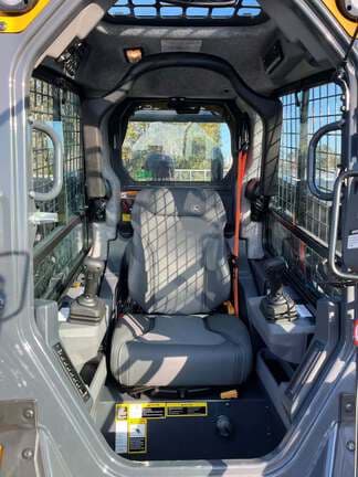 Image of John Deere 333P equipment image 4