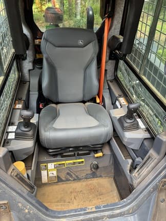 Image of John Deere 333P equipment image 3