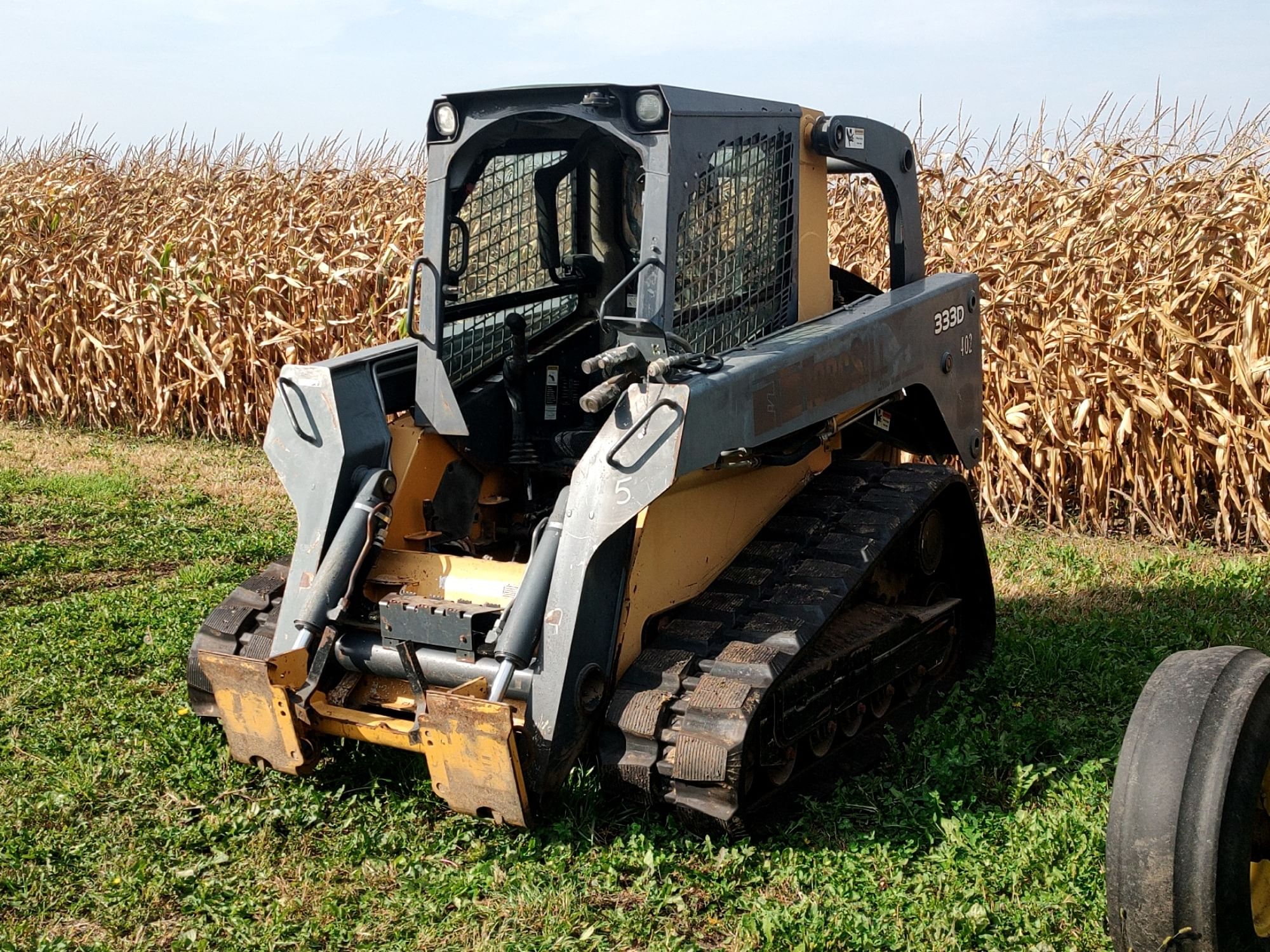 John Deere 333D Equipment Image0