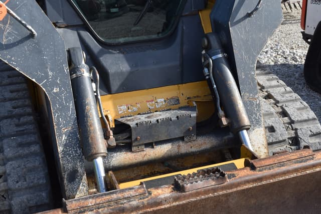 Image of John Deere 333D equipment image 4