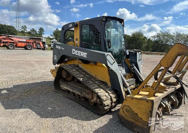 Image of John Deere 333E equipment image 3