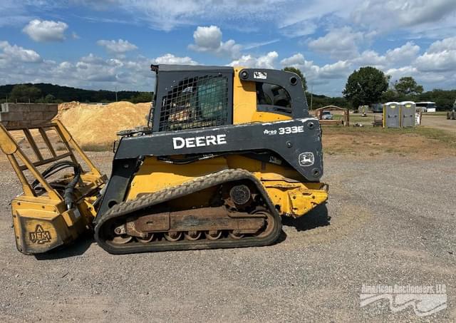 Image of John Deere 333E equipment image 1