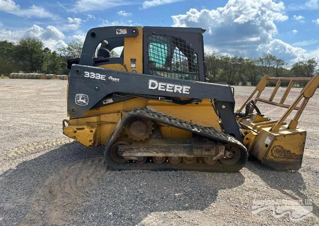 Image of John Deere 333E equipment image 4