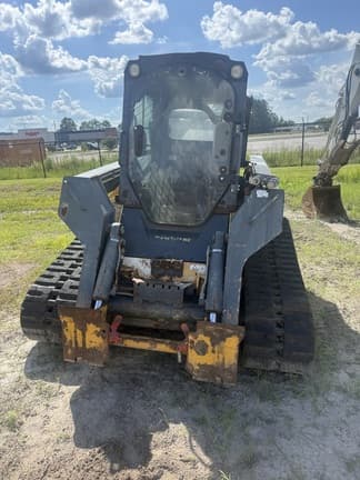 Image of John Deere 333E equipment image 1