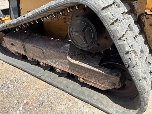 Image of John Deere 333E equipment image 4