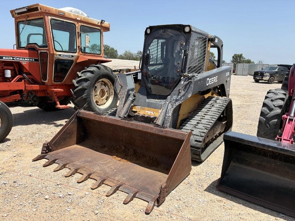 John Deere 333E Equipment Image0