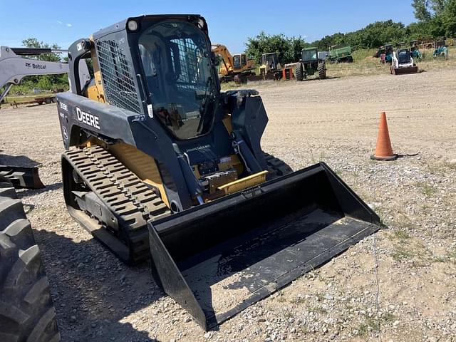 Image of John Deere 333E equipment image 1