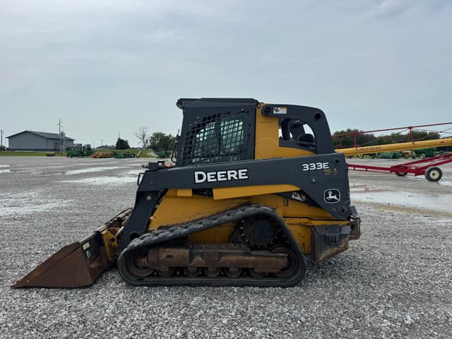 Image of John Deere 333E equipment image 3