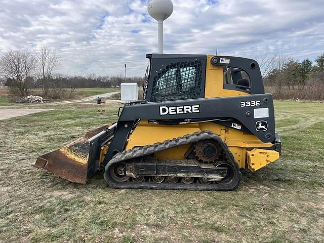 Image of John Deere 333E equipment image 1