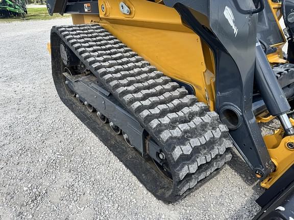 Image of John Deere 333G equipment image 1