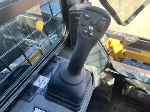 Image of John Deere 334P equipment image 3