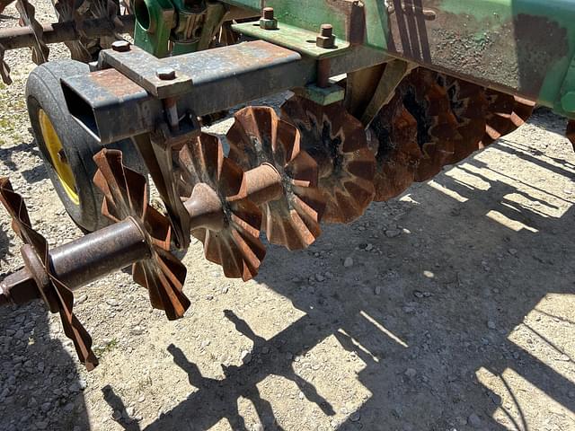 Image of John Deere 335 equipment image 4