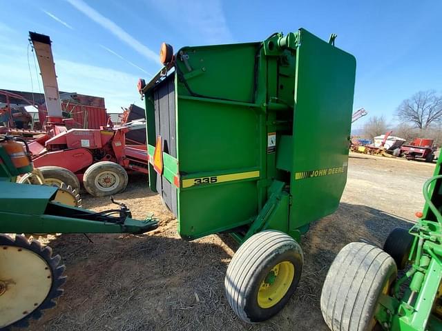 Image of John Deere 335 equipment image 4