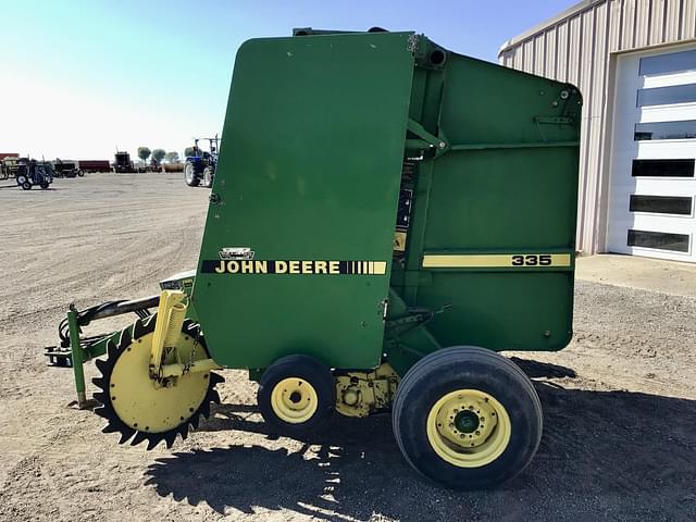 Image of John Deere 335 equipment image 3