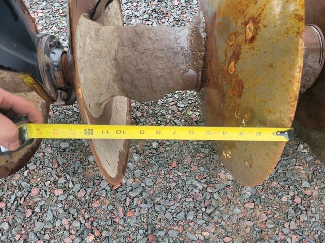 Image of John Deere 335 equipment image 4