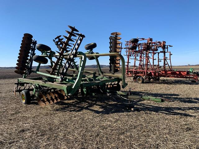 Image of John Deere 335 equipment image 4